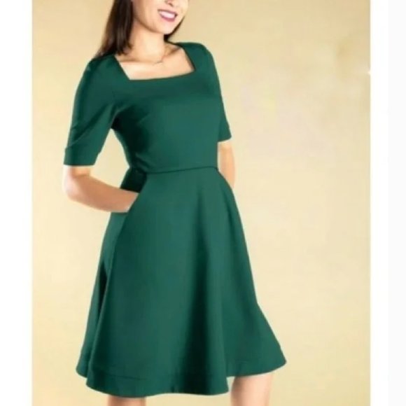 Betabrand Dresses & Skirts - Betabrand Elixir Fit & Flare Short Sleeve Emerald Dress